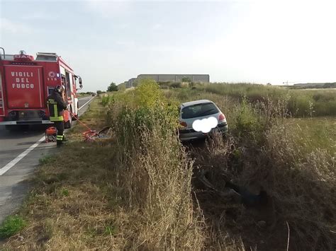 Auto In Un Fosso In Strada Kennedy A Spinetta Marengo