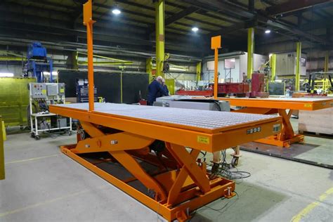 Giant Hydraulic Scissor Lift
