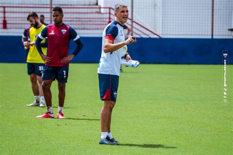 Fortaleza encerra preparação para encarar o Botafogo veja prováveis