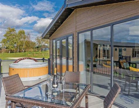 Luxury Lodges in the Cotswolds with Hot Tubs