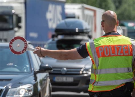 Policia Zvicerane Kap Shqiparin N Kufi Me Kg D Syri Lajmi I Fundit