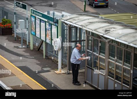 Billingshurst railway station hi-res stock photography and images - Alamy