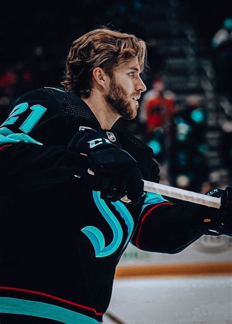 Pin By Silvana Elena On Hockey Hot Hockey Players Hockey Players Hockey Hair