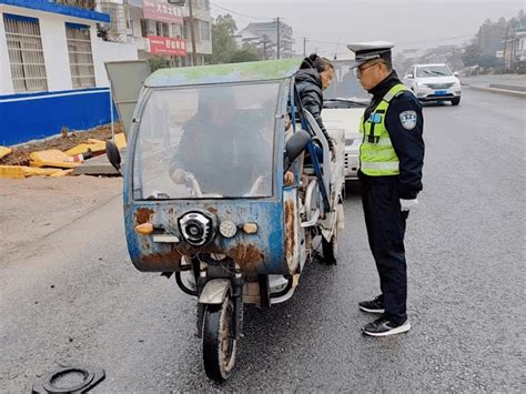 弋阳公安交警积极开展电动三轮车安全教育宣传 违法 群众 四轮车