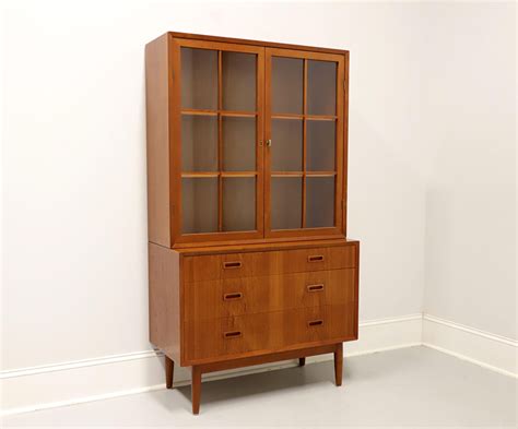 Mid 20th Century Danish Modern Teak Display Cabinet At 1stdibs