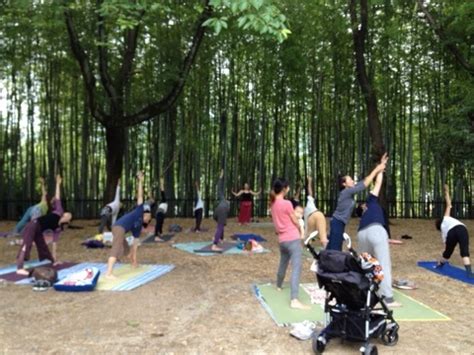 外ヨガ 春 Rainbow Nude Yoga Massage
