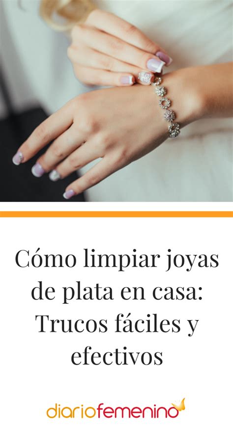 A Woman S Hands With Rings On Her Fingers And The Words Como Impparr