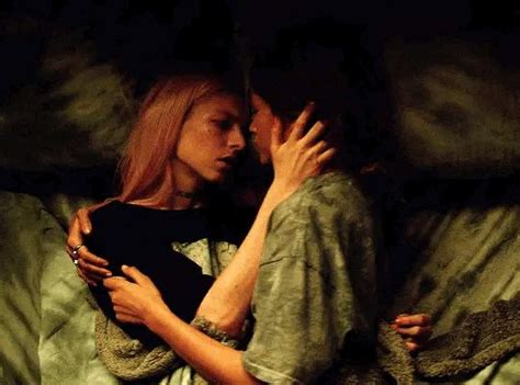 Pin By Liyah On Euphoria Lesbian Love Fitness Girls Lesbian