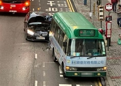 觀塘道專線小巴私家車相撞 往旺角一度全線封閉｜即時新聞｜港澳｜oncc東網