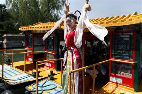 Glimpse Of Hanfu Charm At The Summer Palace Chinadaily Cn