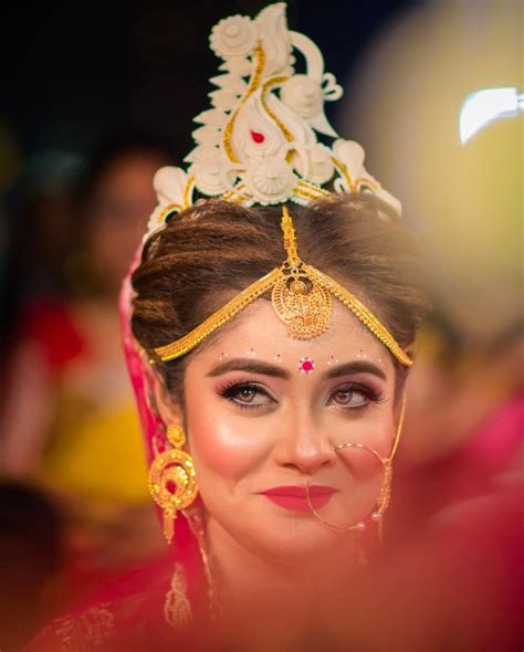 Pin By Kanchan Shewaramani On Bong Bride Indian Bride Makeup Hairdo