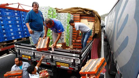 Greve De Caminhoneiros Amea A Abastecimento No Rio Diz Sindicato