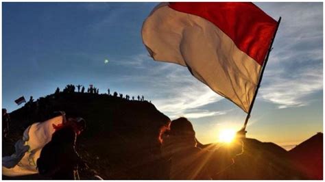 Waspadai Hipotermia Saat Mendaki Gunung Untuk Rayakan Agustus An