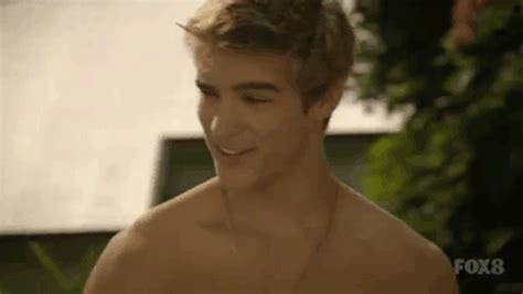 Brenton Thwaites Gifs Brenton Thwaites Brenton Richard Grayson