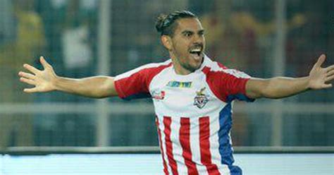 Isl David Williamss Strike Helps Atk Edge Out Bengaluru Fc And Reach