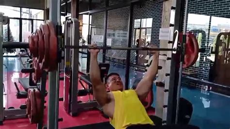 How To Smith Machine Incline Bench Pressท่าเล่นอกบน Youtube