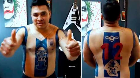 Facebook viral Hincha se tatuó la camiseta de Alianza Lima en todo el