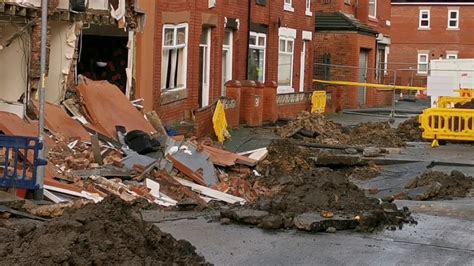 The Epic Manchester Sinkhole That Swallowed A Street Youtube