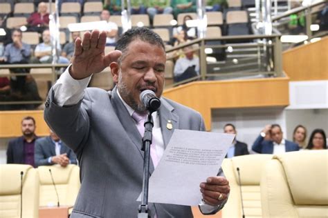 Fabrício Bonfim toma posse na Câmara de Goiânia Câmara Municipal de