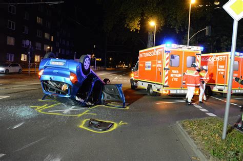 Unfall in Düsseldorf Zwei Menschen schwer verletzt