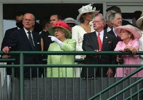 EN IMAGES Grande cavalière la Reine Elizabeth II représentait le