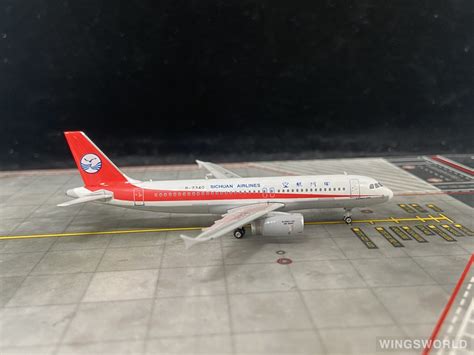 Phoenix Airbus A Sichuan Airlines Ph B