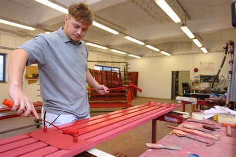 Maler In Und Lackierer In Stadtliche Ausbildung Bochum