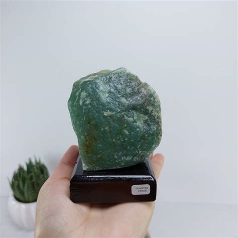 Comprar Pedra Quartzo Verde Natural Bruta Na Base Madeira A