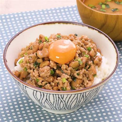 ごはんがモリモリすすむ♪ がっつり納豆丼のレシピ動画・作り方 Delish Kitchen