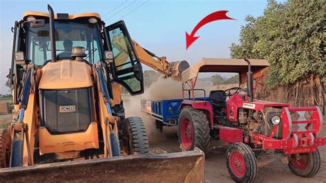 Jcb Dx Backhoe Loading Mud In Mahindra Sarpanch Farmtrac Jcb