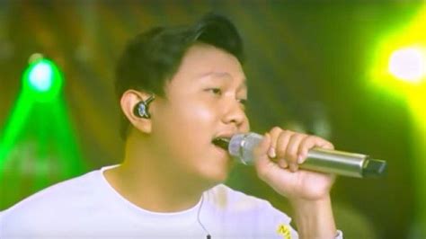 Lagu Populer Denny Caknan Dilengkapi Lirik Dan Terjemahan Terbaru