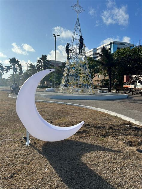 Prefeitura de Maceió Ilumina instala decoração natalina na Jatiúca