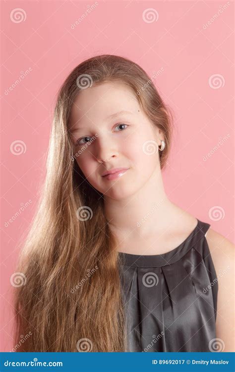 Menina Cabelo Longo Imagem De Stock Imagem De Longo