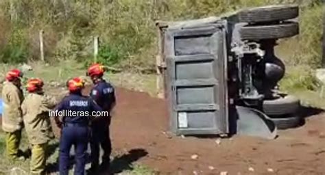 Estalló llanta de volquete en la carretera Mérida Tetiz El conductor