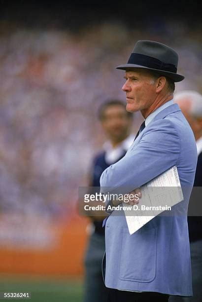 Coach Tom Landry Photos And Premium High Res Pictures Getty Images