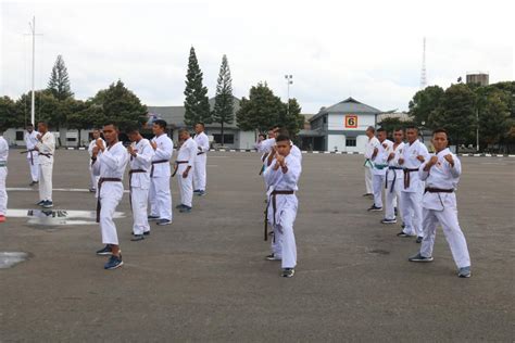 Pertajam Kemampuan Beladiri Prajurit Candraca Laksanakan Latihan Karate