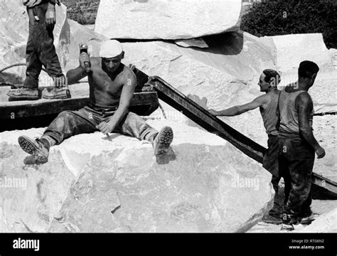 Italy Tuscany Carrara Work In A Marble Quarry Stock Photo Alamy