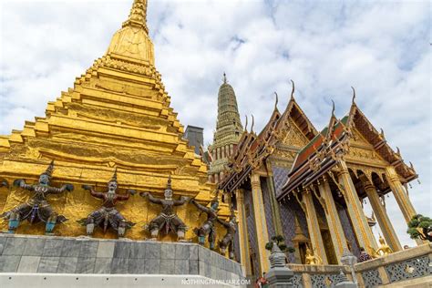 visiting  reclining buddha bangkok