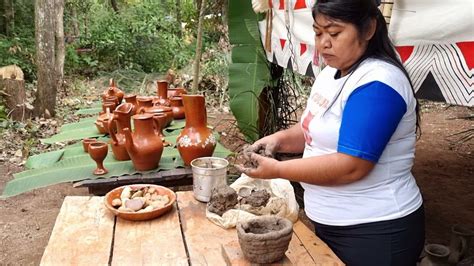 Oficina Técnicas Indigenas na argila Alenice Júlio Sebastião