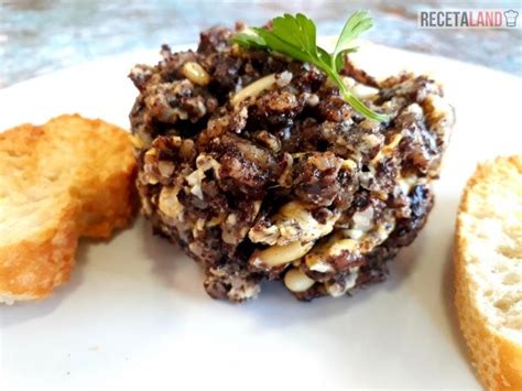 Revuelto de Morcilla con Piñones | Recetaland