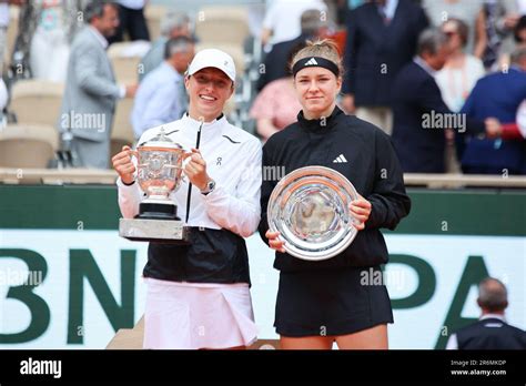 Paris France Th Juin Iga Swiatek De Pologne Pose Avec Son