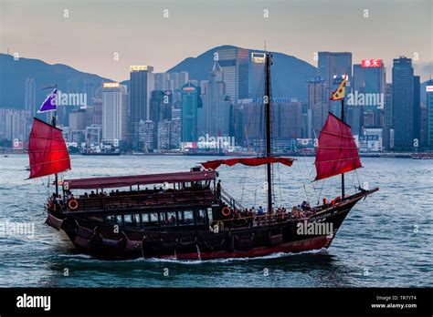 An Aqua Luna Junk Boat Cruise In Victoria Harbour And Hong Kong Skyline