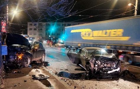 Accident în Piața Karl Liebknecht din Cluj Napoca Două mașini s au