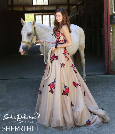 The 25+ best Sadie robertson prom dresses ideas on Pinterest | Sadie ...