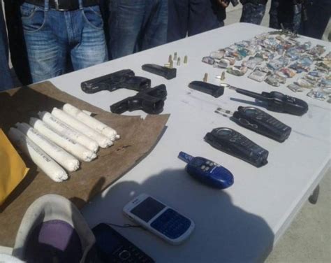 Caen Supuestos Pandilleros Con Armas Droga Y Explosivos