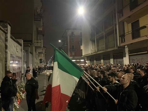 Saluti Romani E Camerata L Estrema Destra Ricorda Sergio Ramelli Video