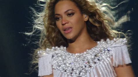 Beyoncé Breaks Down In Tears After Finally Realizing Jay Zs Brutal