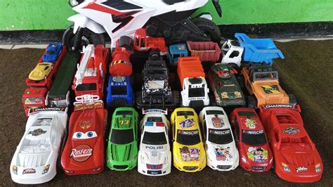 Banyak Mobilan Sedan Truk Tank Baja Mcqueen Damkar Jeep Molen