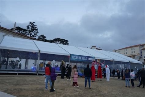 Pista De Gelo Carrossel Parisiense Tenda E Comboio De Natal Animam A