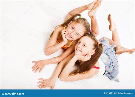 Deux Belles Filles Image Stock Image Du Plaisir Bleu 6269899